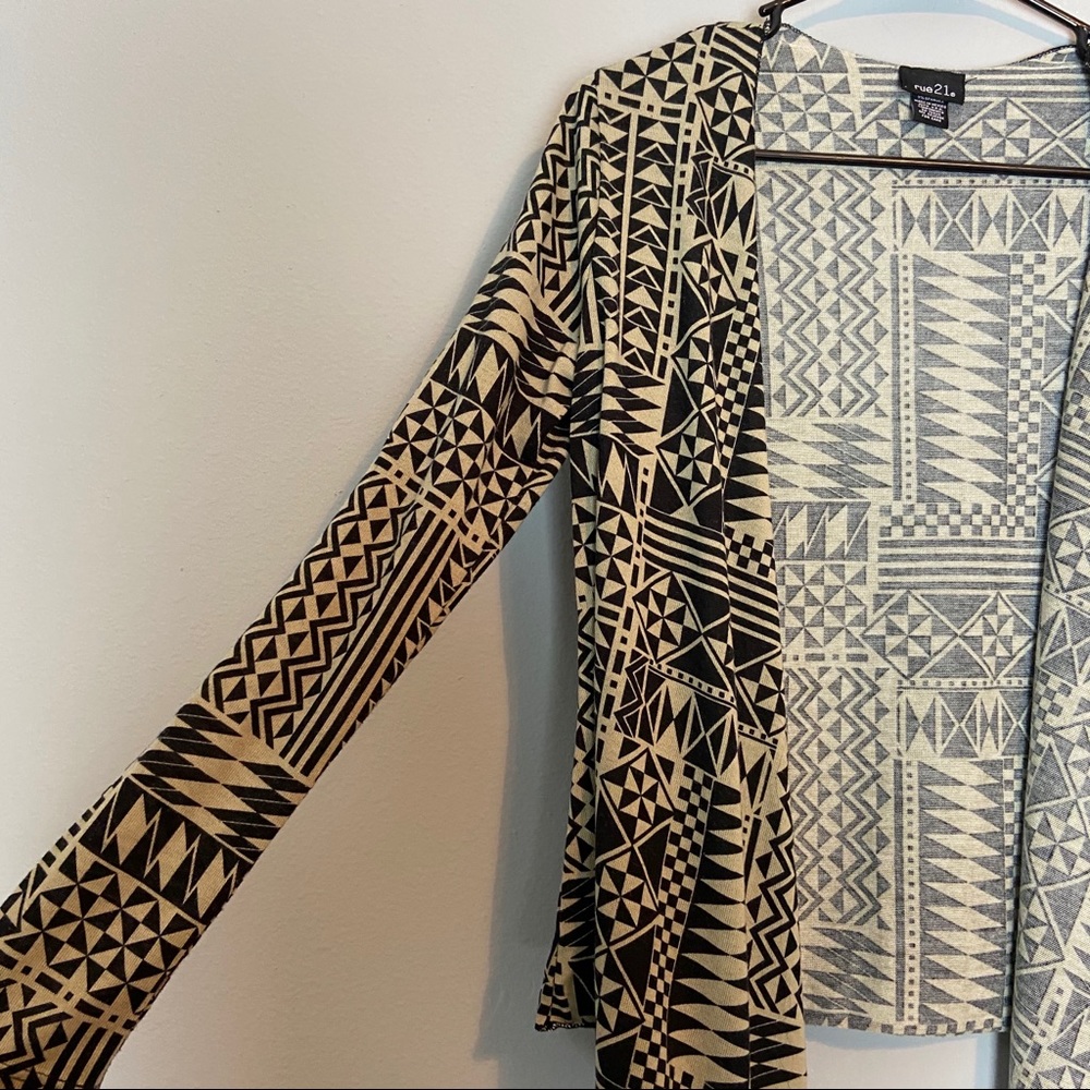 ⭐️ Rue21 S Patterned Cardigan Beige/Black - Picture 2 of 6